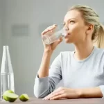 10 Arsyet Pse Ju Thuhet Te Pini Sa Me Shume Uje